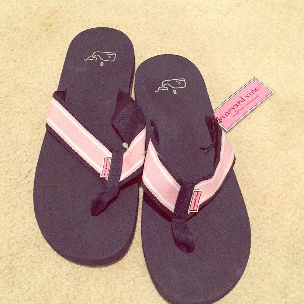 Vineyard Vine flip flops
